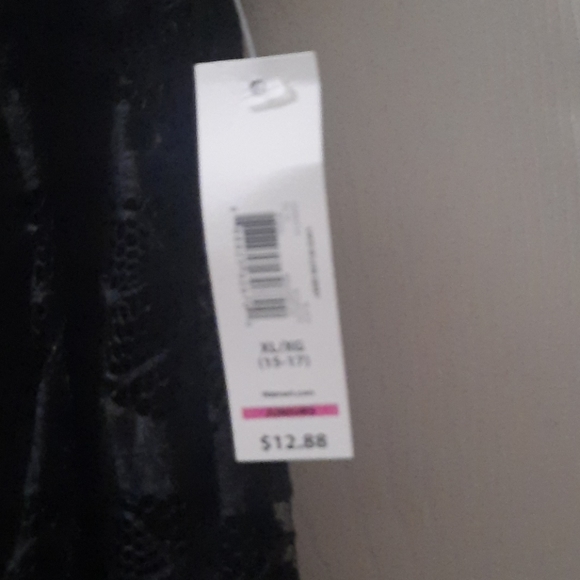 Black Hi/Lo Skirt - Picture 2 of 5